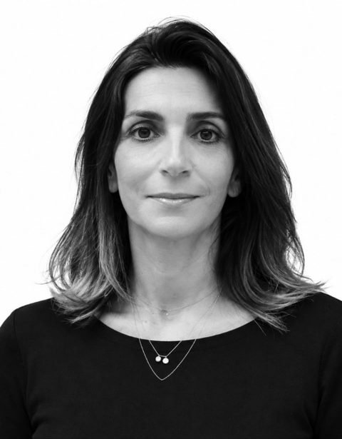 Portrait en noir et blanc de la coordinatrice parentale